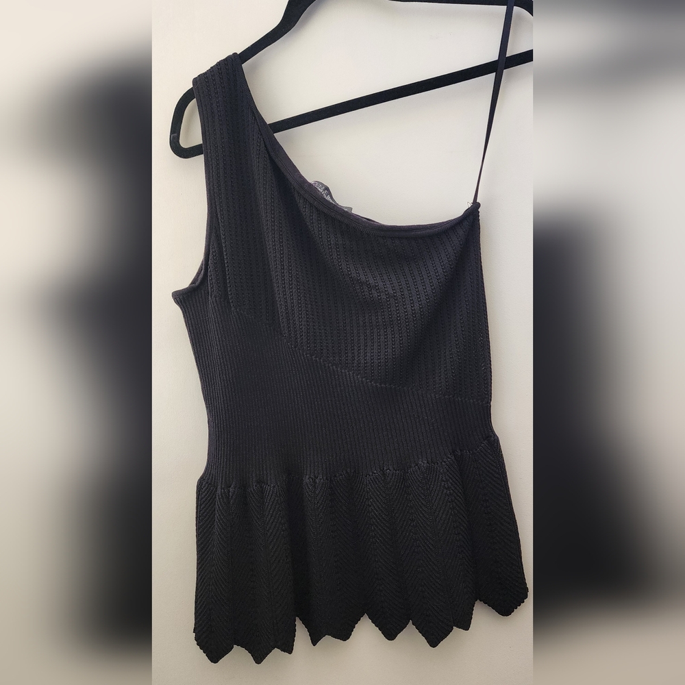 7th Avenue Peplum Sweater Knit One Shoulder Top Black Scalloped Hem Large L NY&C - Picture 2 of 8